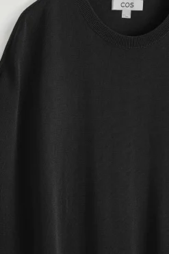 RUND GESCHNITTENES STRICKKLEID