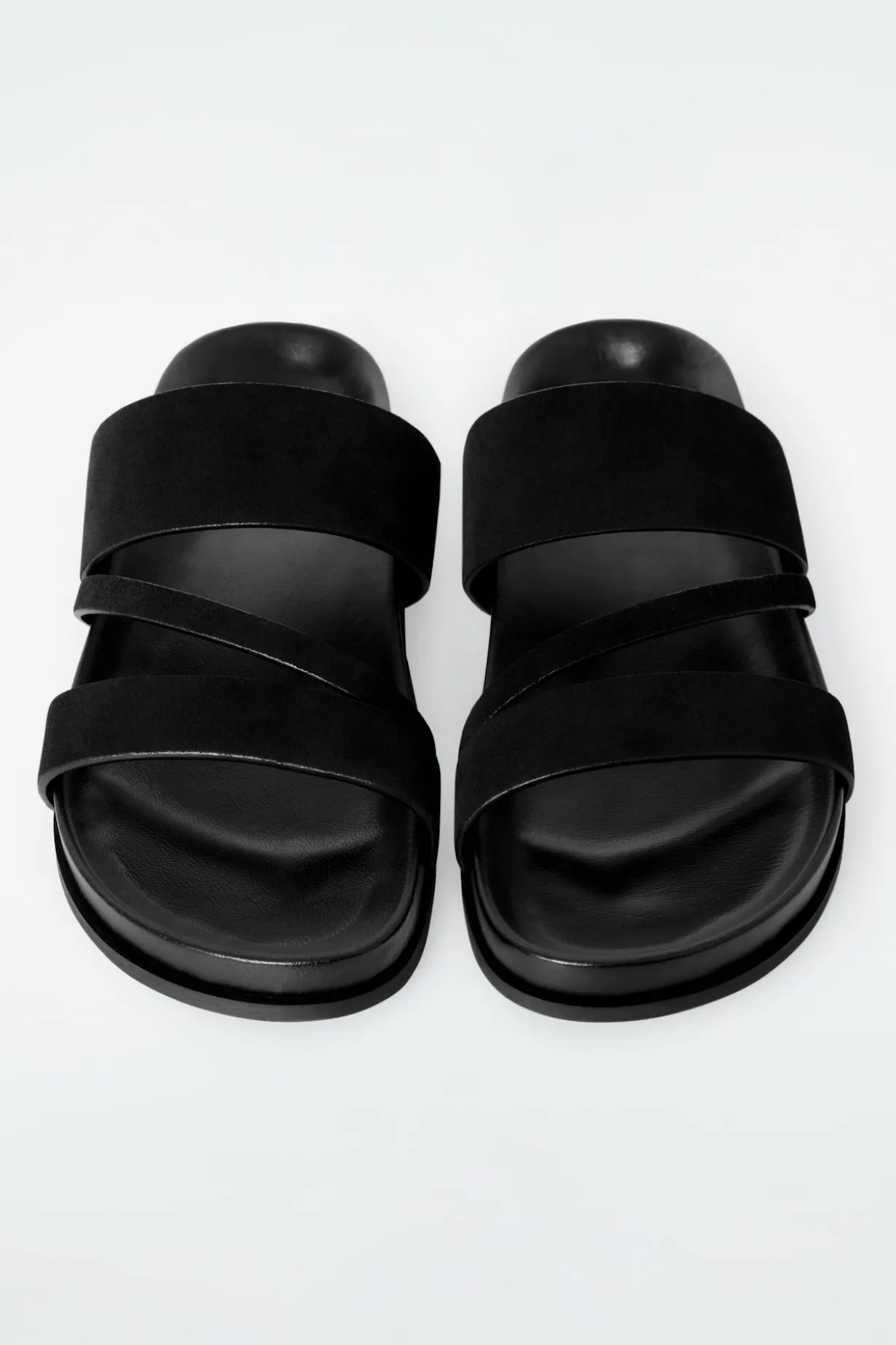 SANDALEN AUS VELOURSLEDER MIT MEHREREN RIEMEN