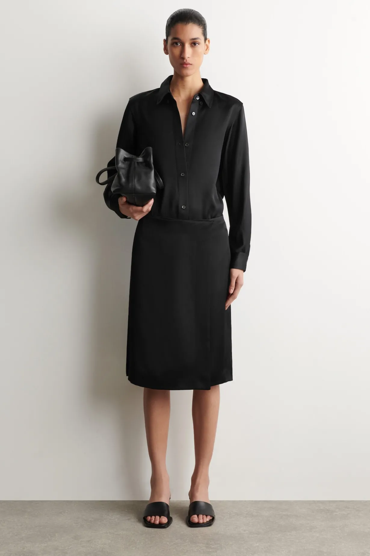SATINHEMD MIT BUTTON-DOWN-KRAGEN