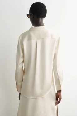 SATINHEMD MIT BUTTON-DOWN-KRAGEN