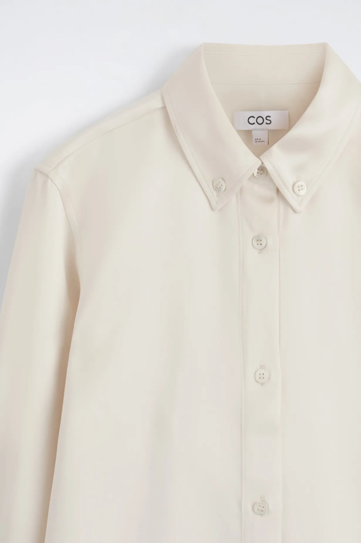 SATINHEMD MIT BUTTON-DOWN-KRAGEN