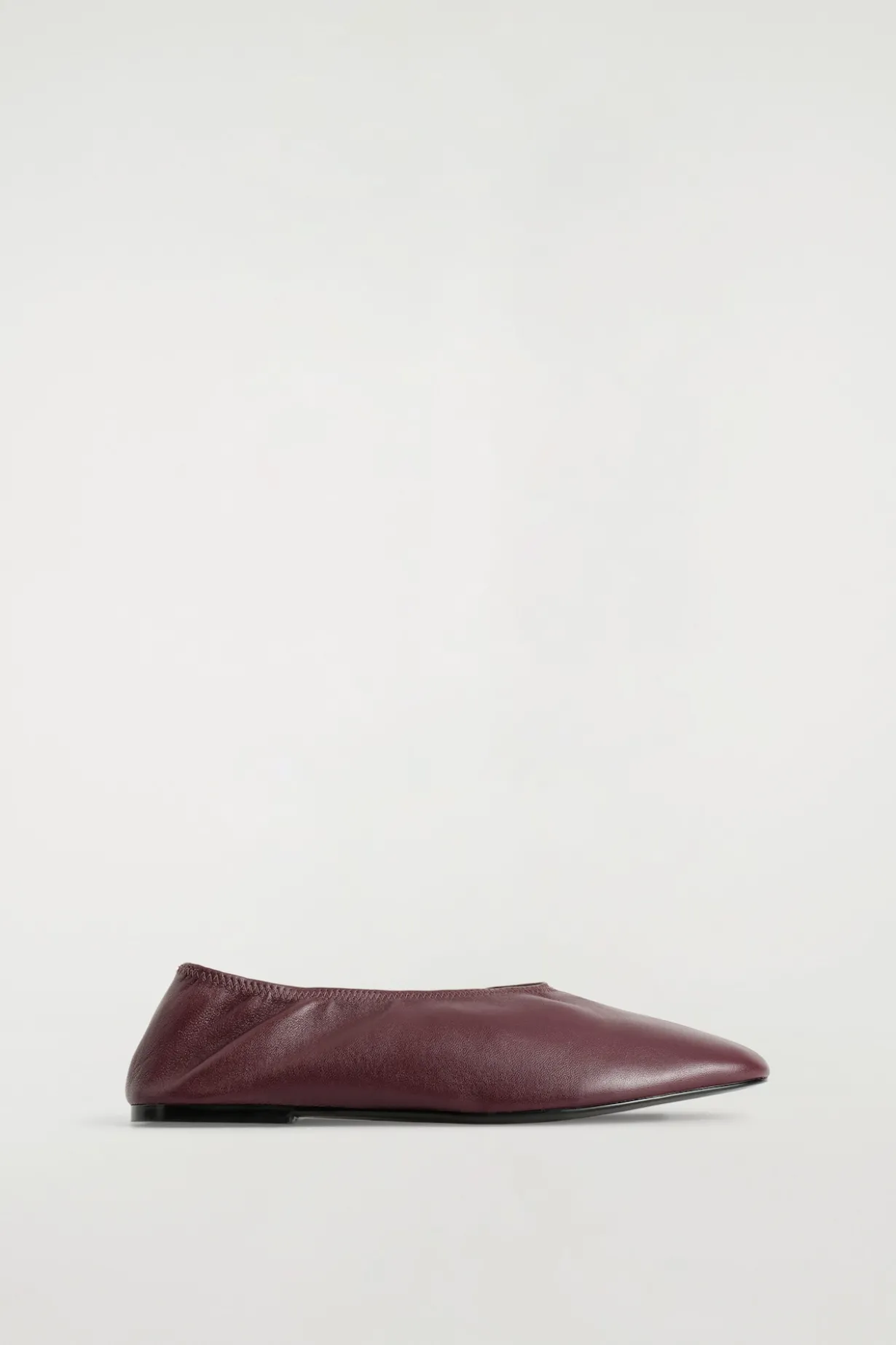 SCHLICHTE BALLERINAS AUS LEDER