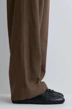 SCHLICHTE SNEAKERS AUS LEDER