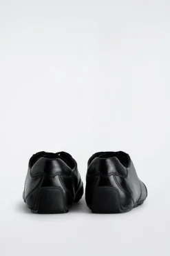 SCHLICHTE SNEAKERS AUS LEDER