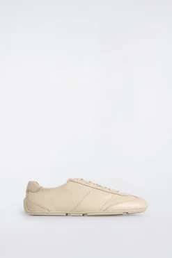 SCHLICHTE SNEAKERS AUS LEDER