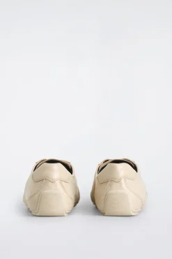 SCHLICHTE SNEAKERS AUS LEDER