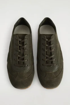 SCHLICHTE SNEAKERS AUS LEDER