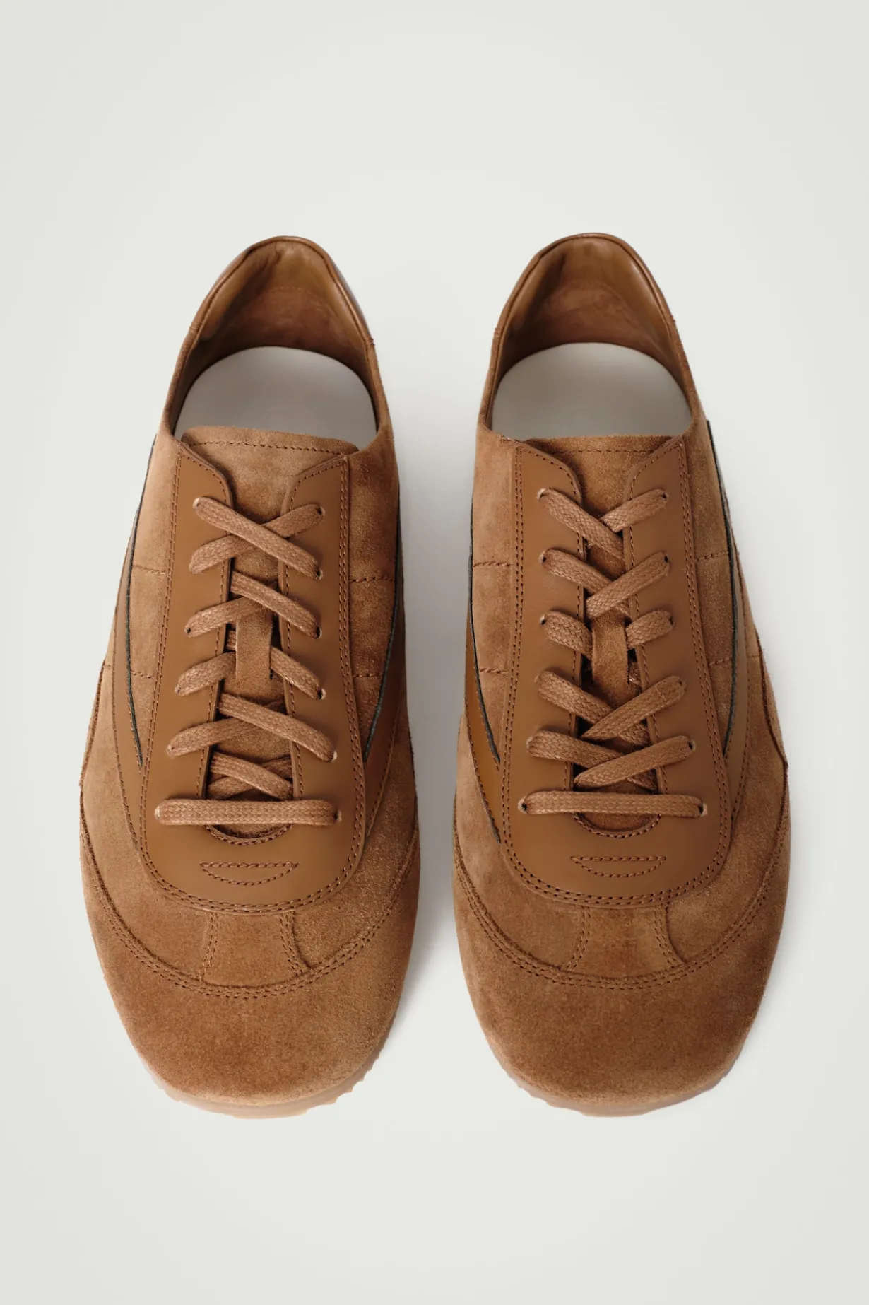 SCHLICHTE SNEAKERS AUS VELOURSLEDER
