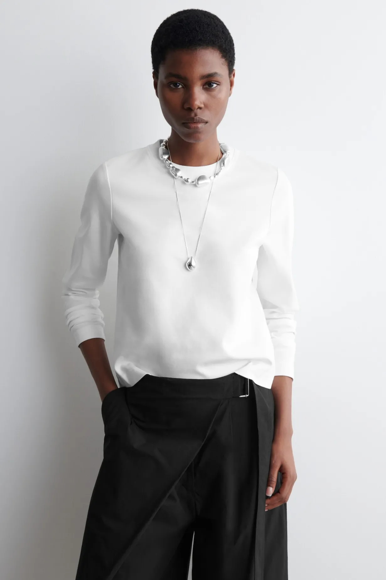 SCHLICHTES LANGARMSHIRT MIT NORMALER PASSFORM