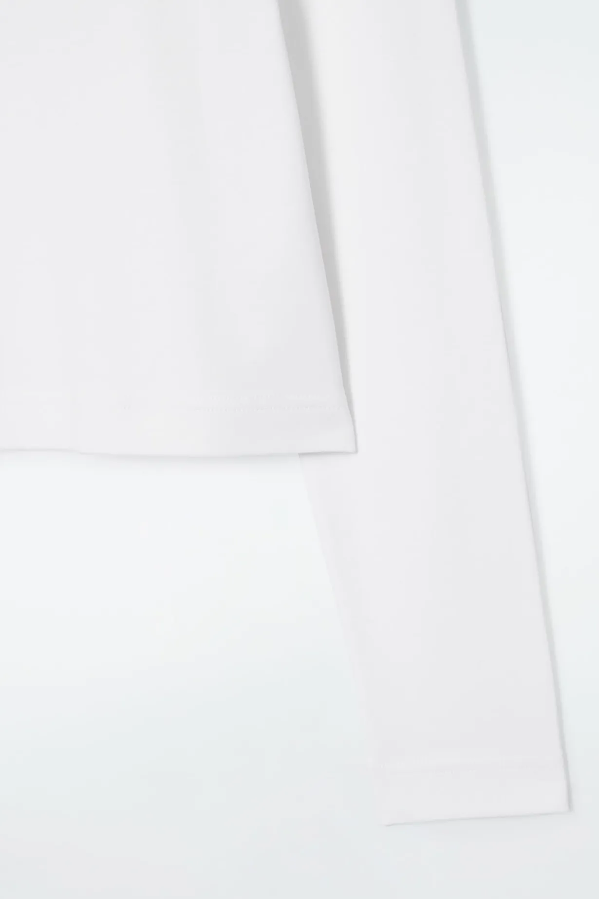 SCHLICHTES LANGARMSHIRT MIT NORMALER PASSFORM