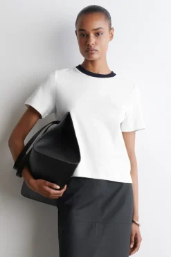 SCHLICHTES T-SHIRT MIT NORMALER PASSFORM