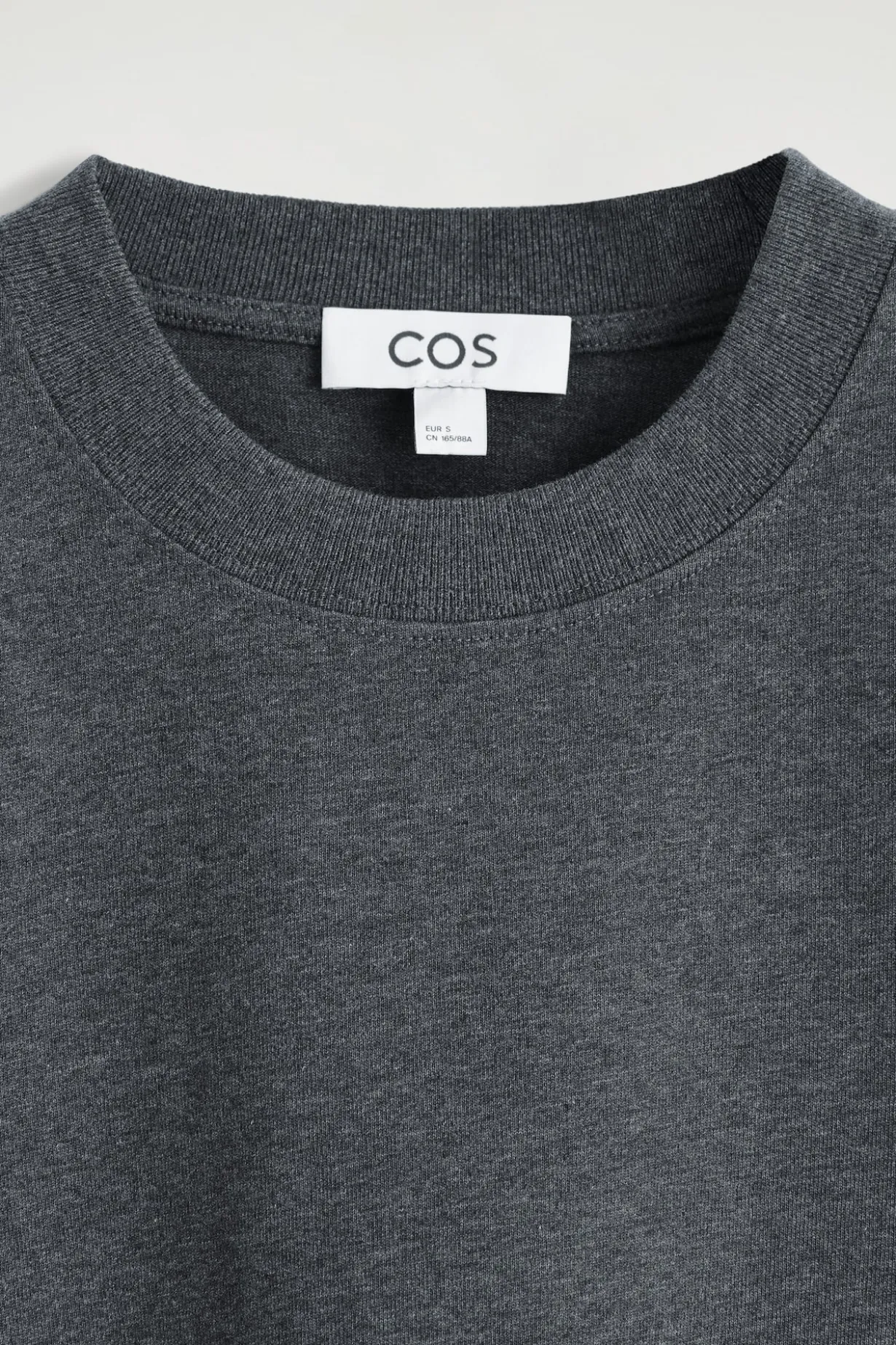 SCHLICHTES T-SHIRT MIT NORMALER PASSFORM