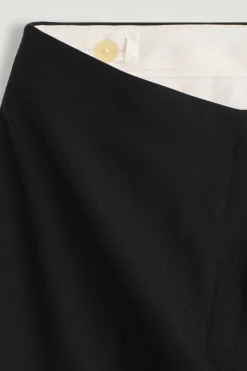 SCHMAL GESCHNITTENE HOSE AUS WOLL-MIX