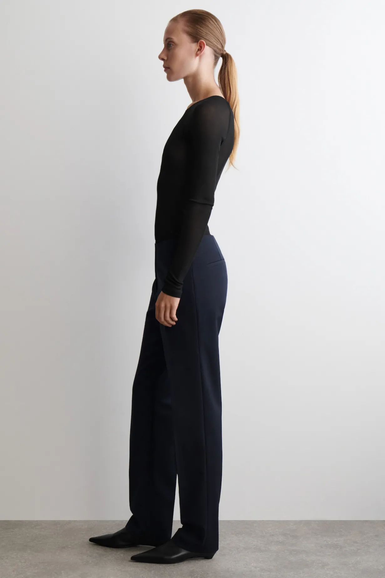 SCHMAL GESCHNITTENE HOSE AUS WOLL-MIX