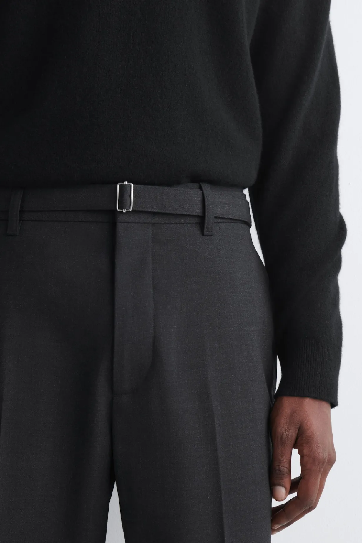 SCHMAL GESCHNITTENE HOSE AUS WOLL-MIX MIT GÜRTEL