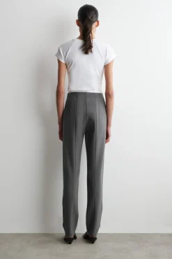 SCHMAL GESCHNITTENE HOSE MIT GERADEM BEIN