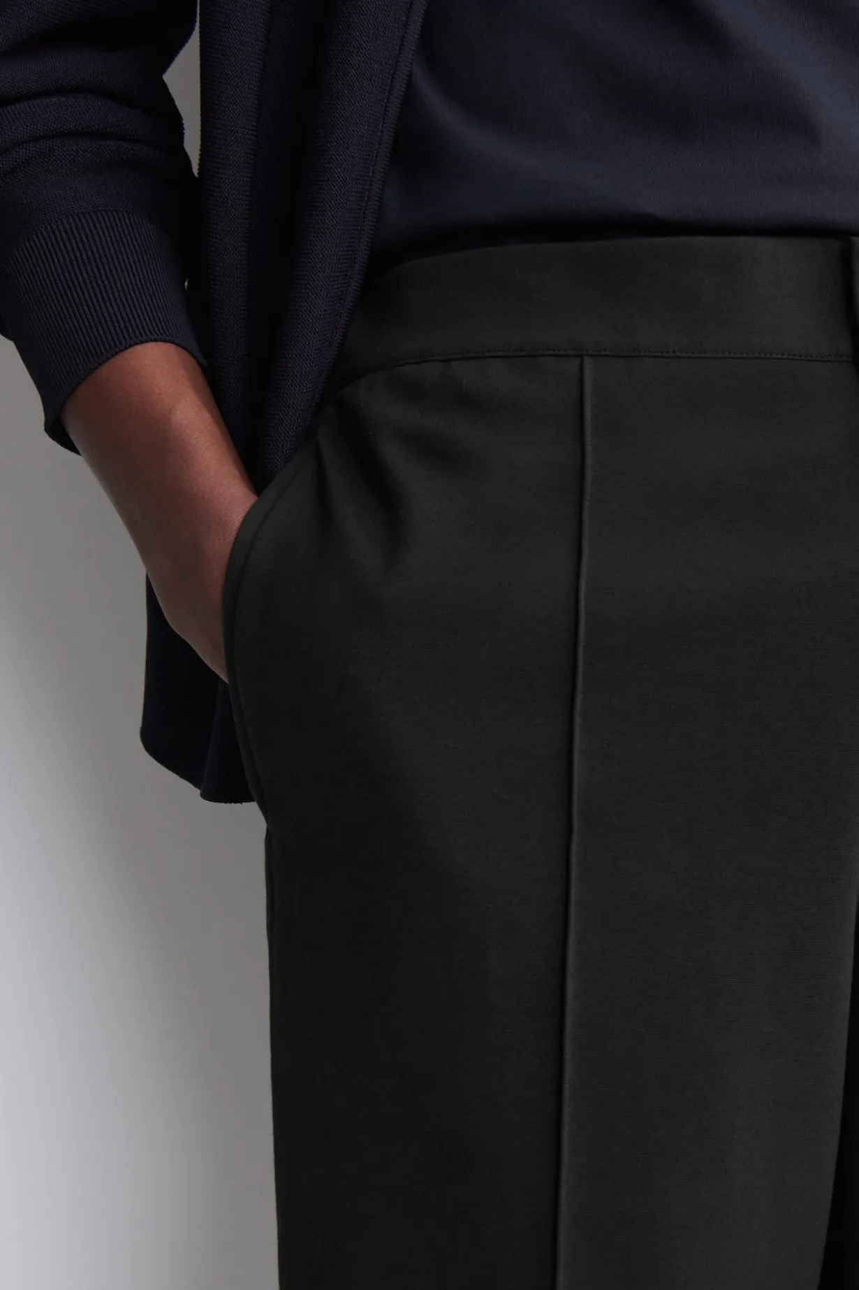 SCHMAL GESCHNITTENE JERSEY-HOSE MIT GERADEM BEIN