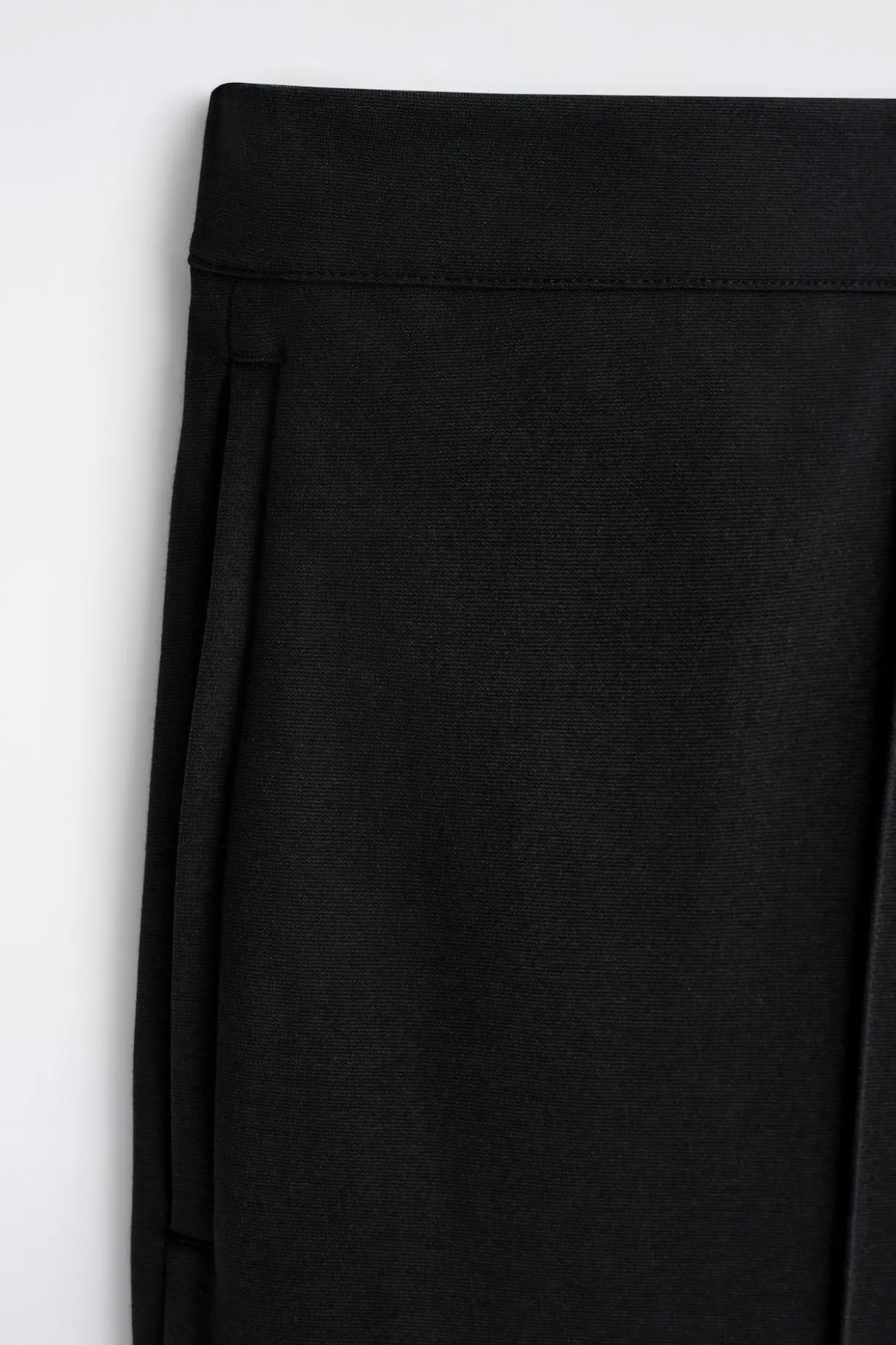 SCHMAL GESCHNITTENE JERSEY-HOSE MIT GERADEM BEIN