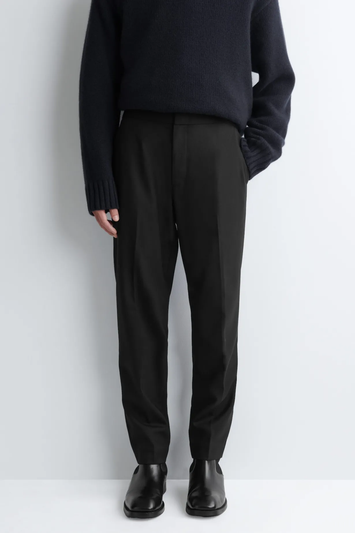 SCHMAL GESCHNITTENE WOLLHOSE