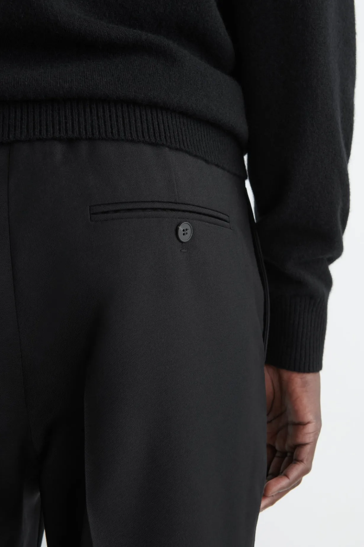 SCHMAL GESCHNITTENE WOLLHOSE