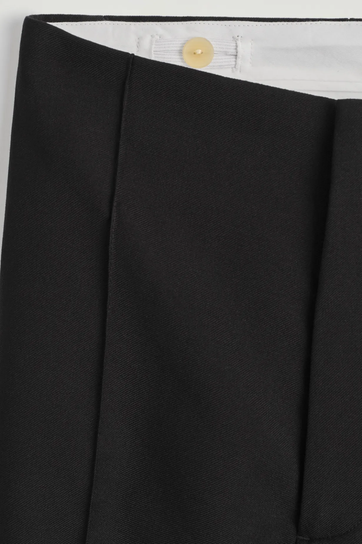 SCHMAL GESCHNITTENE WOLLHOSE
