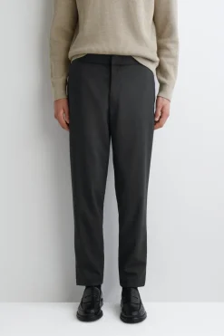 SCHMAL GESCHNITTENE WOLLHOSE