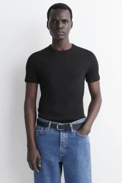 SCHMAL GESCHNITTENES GERIPPTES BAUMWOLL-T-SHIRT