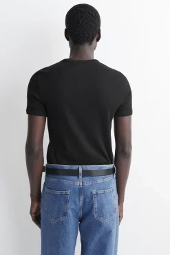 SCHMAL GESCHNITTENES GERIPPTES BAUMWOLL-T-SHIRT