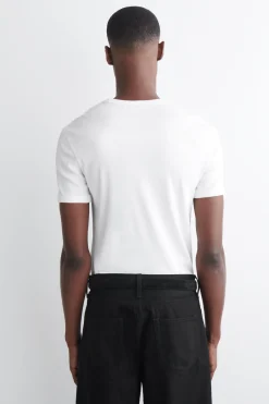SCHMAL GESCHNITTENES GERIPPTES BAUMWOLL-T-SHIRT