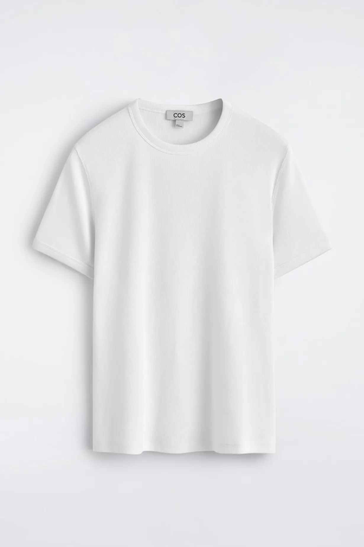 SCHMAL GESCHNITTENES GERIPPTES BAUMWOLL-T-SHIRT