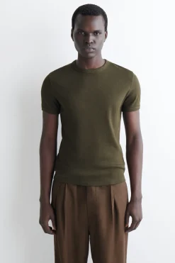 SCHMAL GESCHNITTENES GERIPPTES BAUMWOLL-T-SHIRT