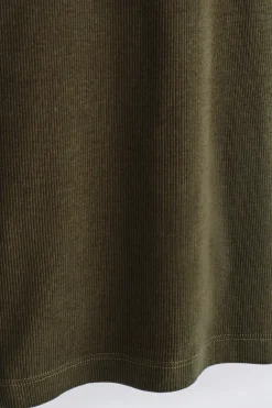 SCHMAL GESCHNITTENES GERIPPTES BAUMWOLL-T-SHIRT
