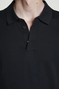 SCHMAL GESCHNITTENES POLOSHIRT AUS SEIDENSTRICK