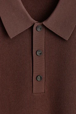 SCHMAL GESCHNITTENES POLOHEMD AUS BOUCLÉ-STRICK