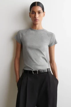 SCHMAL GESCHNITTENES T-SHIRT AUS BAUMWOLLE