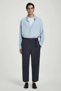 SCHMAL ZULAUFENDE BAUMWOLLHOSE MIT GÜRTEL