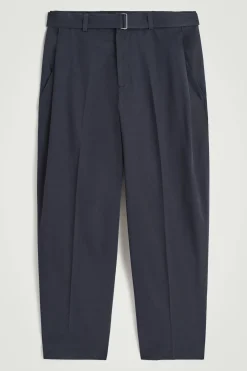 SCHMAL ZULAUFENDE BAUMWOLLHOSE MIT GÜRTEL