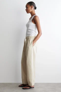SCHMAL ZULAUFENDE BAUMWOLLHOSE MIT KORDELZUG