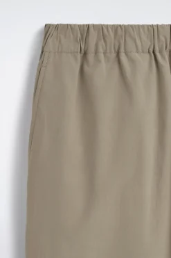 SCHMAL ZULAUFENDE BAUMWOLLHOSE