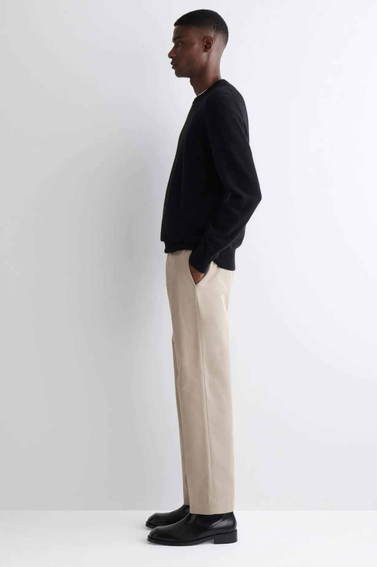 SCHMAL ZULAUFENDE CHINOHOSE AUS BAUMWOLLE