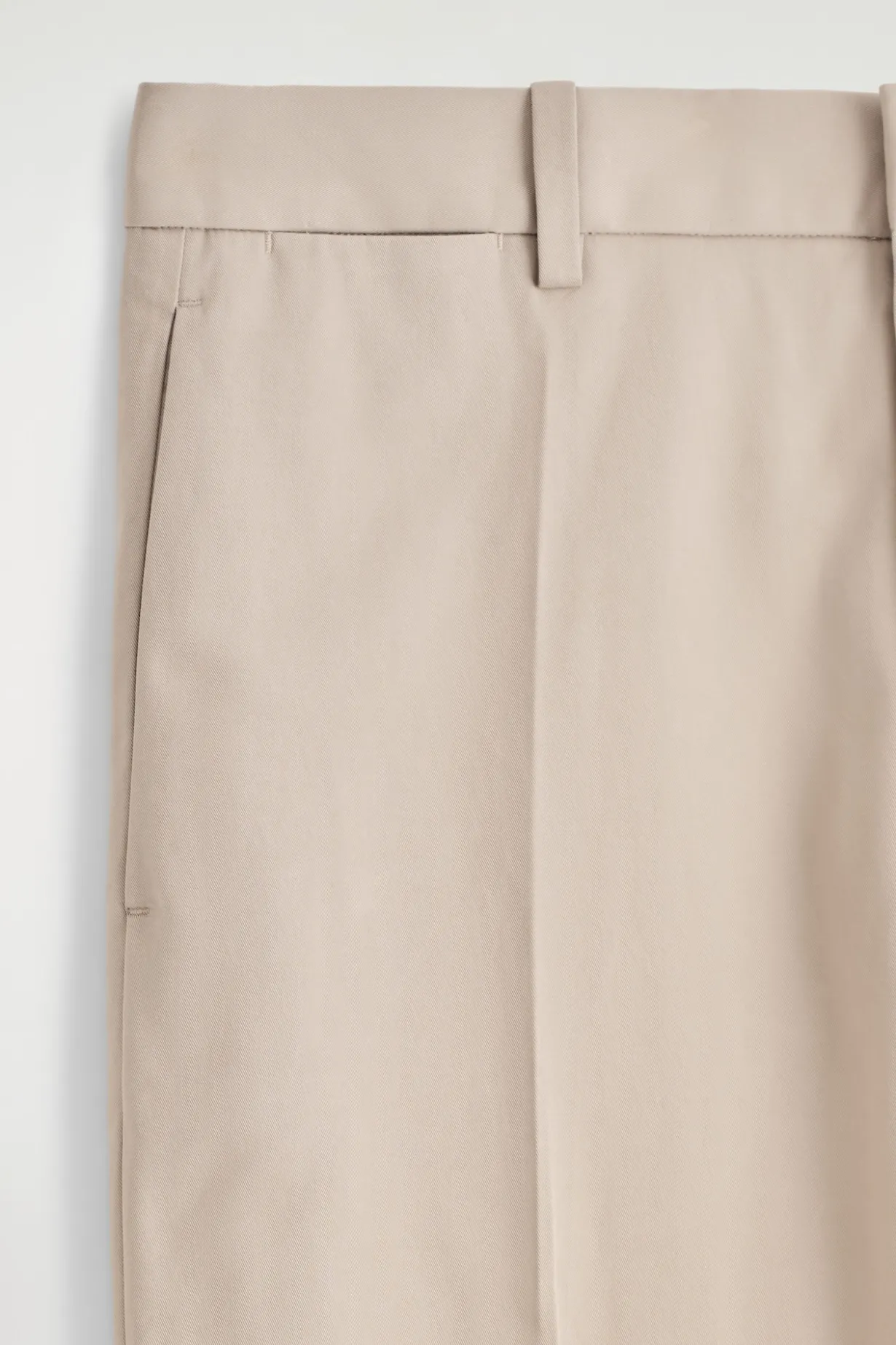SCHMAL ZULAUFENDE CHINOHOSE AUS BAUMWOLLE