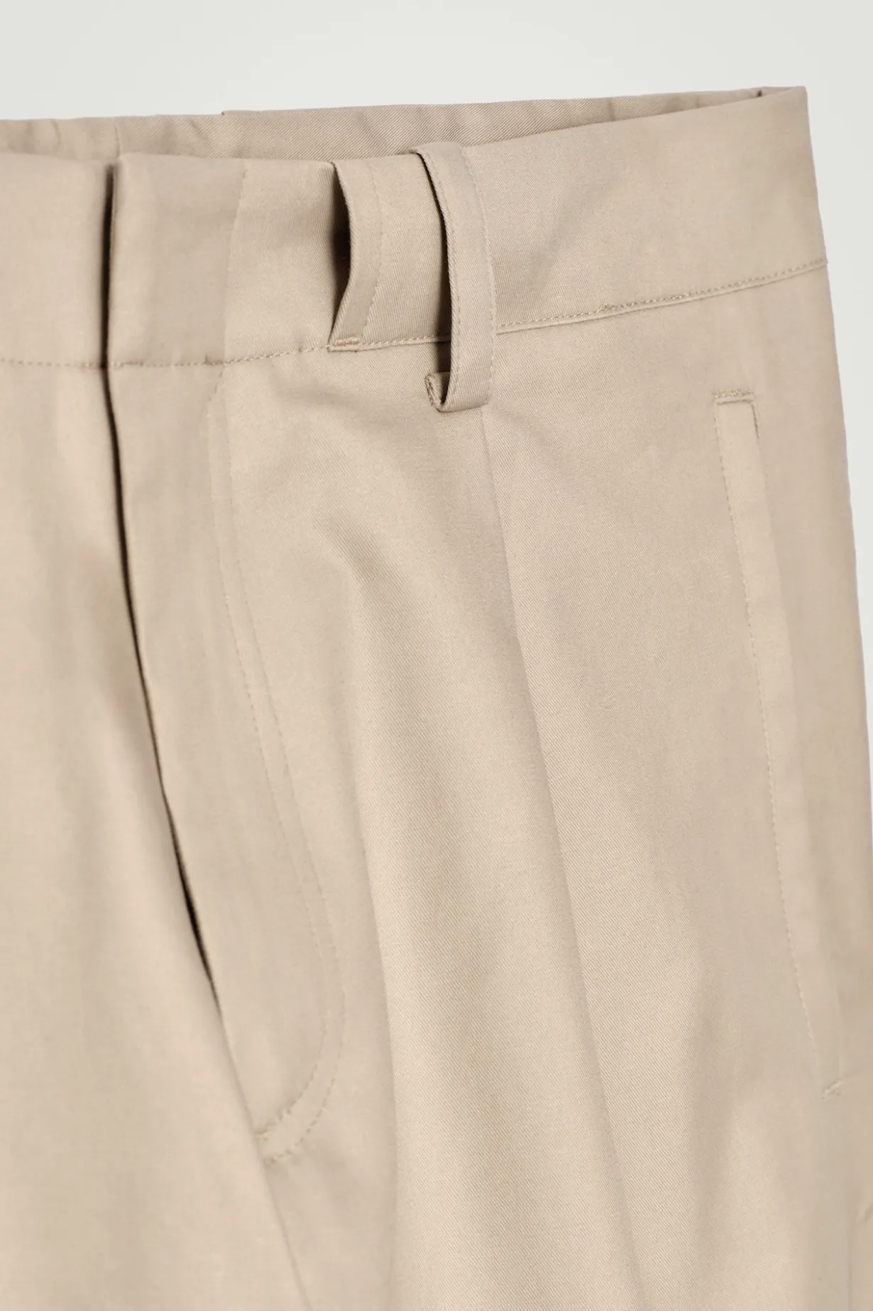 SCHMAL ZULAUFENDE HOSE AUS BAUMWOLLE MIT UMSCHLAG