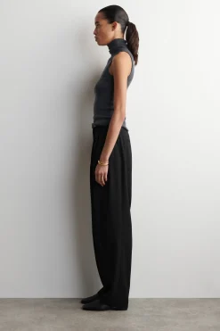 SCHMAL ZULAUFENDE HOSE AUS WOLL-MIX MIT FALTEN