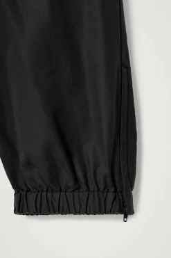 SCHMAL ZULAUFENDE HOSE MIT ELASTISCHEM BUND