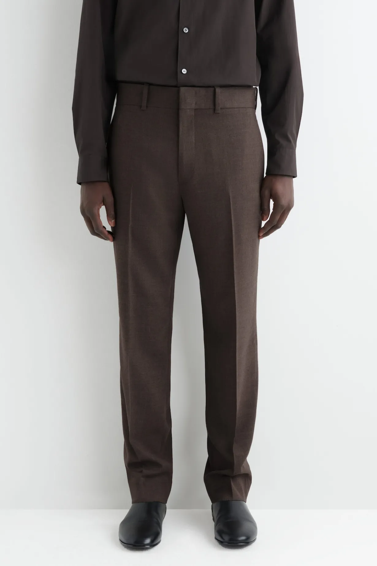 SCHMAL ZULAUFENDE WOLLHOSE