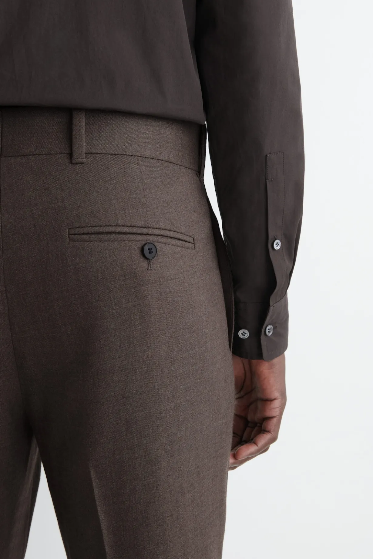 SCHMAL ZULAUFENDE WOLLHOSE