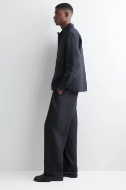 SCHMAL ZULAUFENDE WOLLHOSE