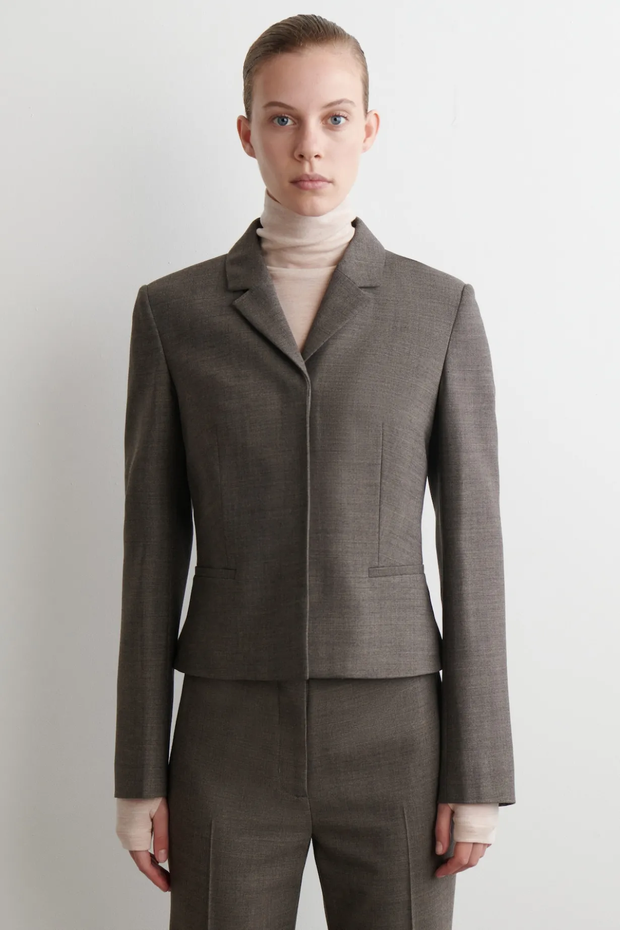 SCHMALER TAILLIERTER BLAZER AUS WOLLE