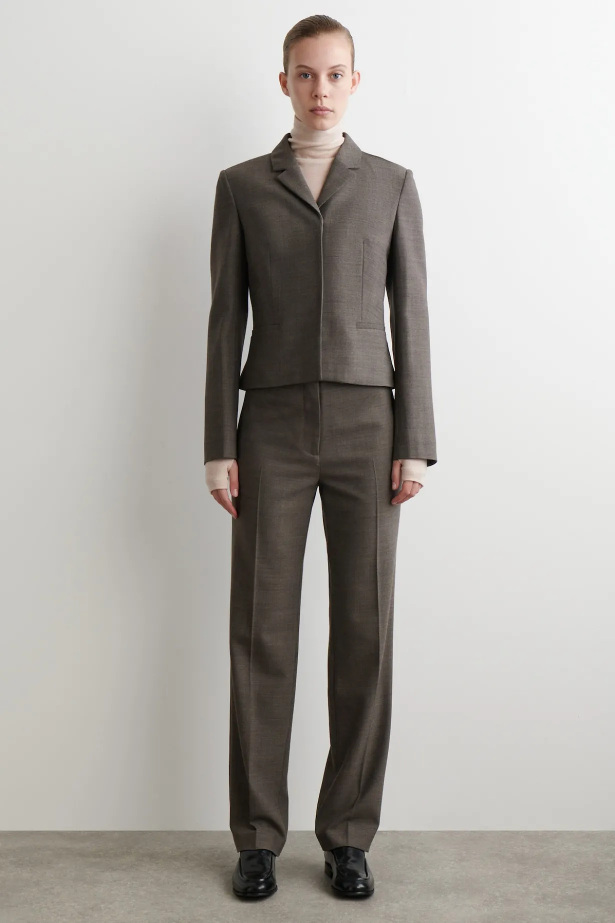 SCHMALER TAILLIERTER BLAZER AUS WOLLE