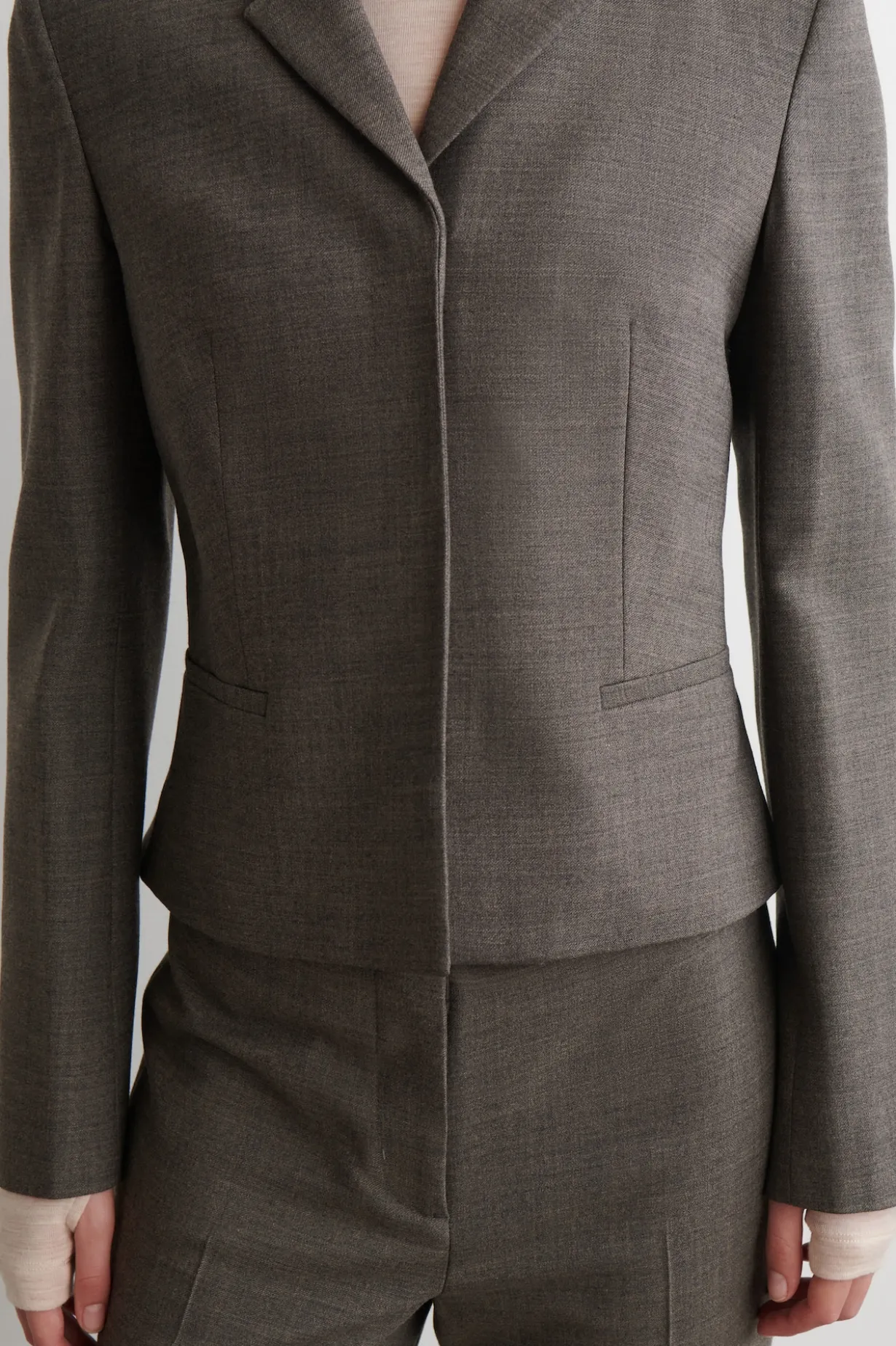 SCHMALER TAILLIERTER BLAZER AUS WOLLE